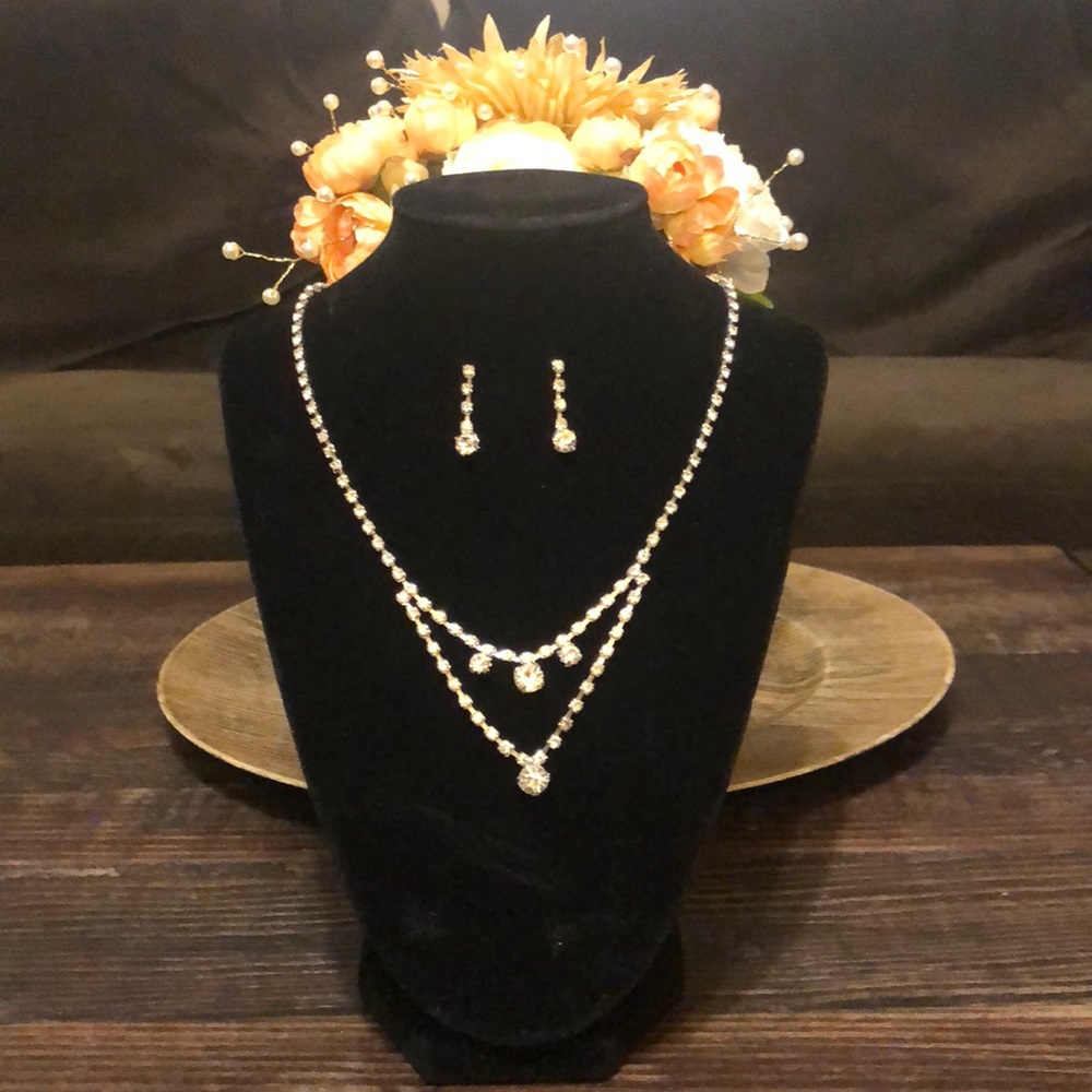 💗 Silver & Rhinestone Necklace /Earrings Set